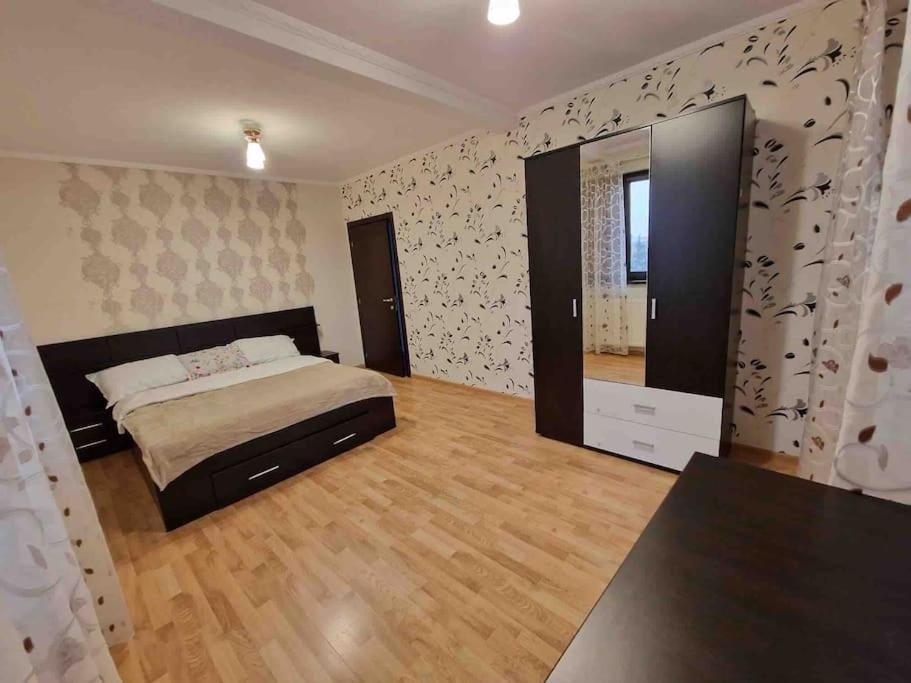 Central, Ideal Pentru Familii Sau Grupuri Отопени Екстериор снимка